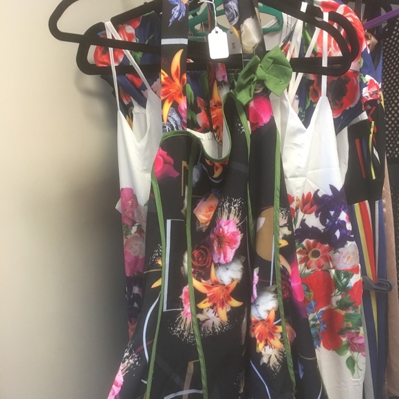 Gorgeous Vintage Dress! - Picture 6 of 7